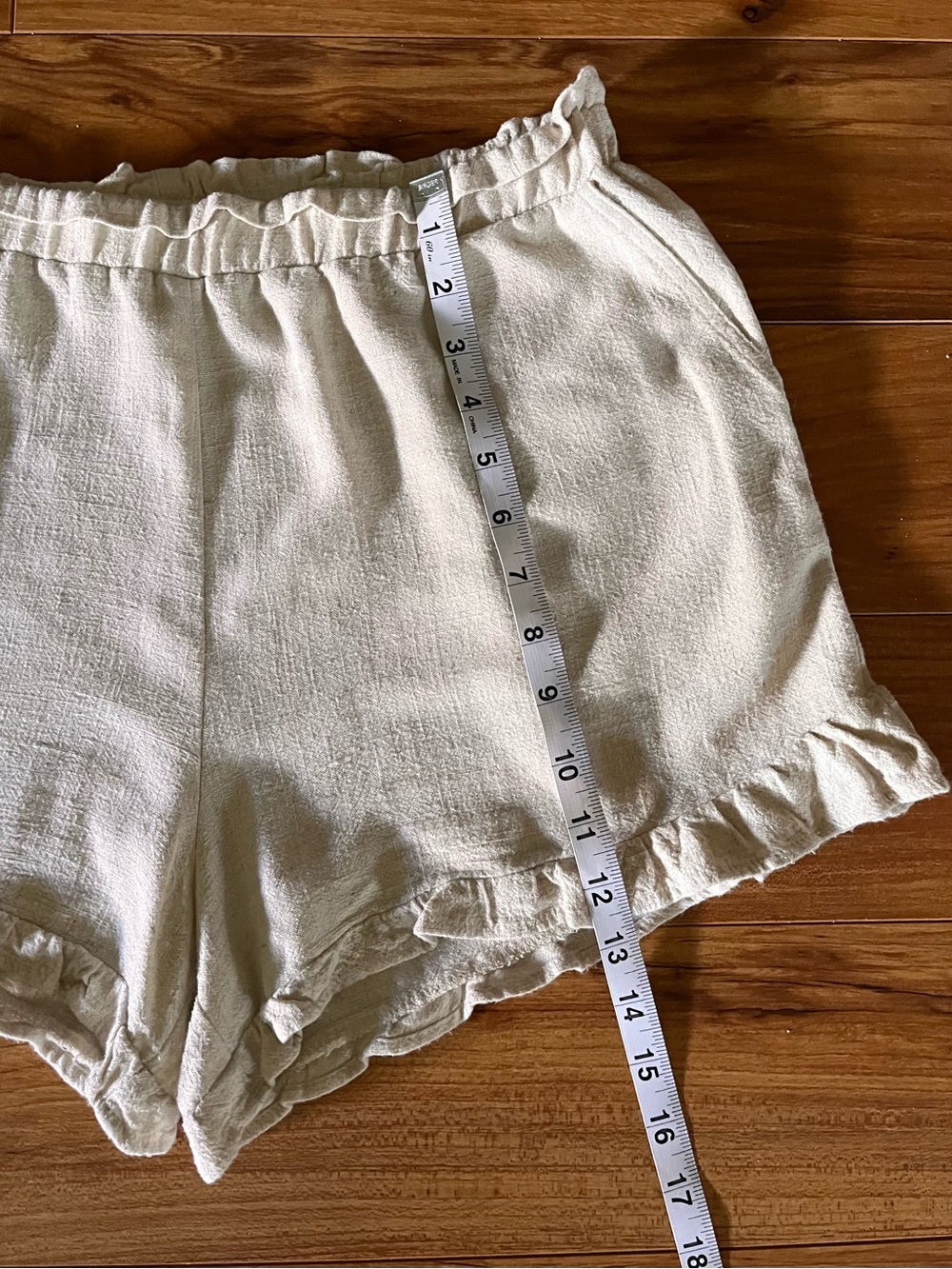 Neuflora Ruffle Cream Linen Shorts Medium - Picture 7 of 11